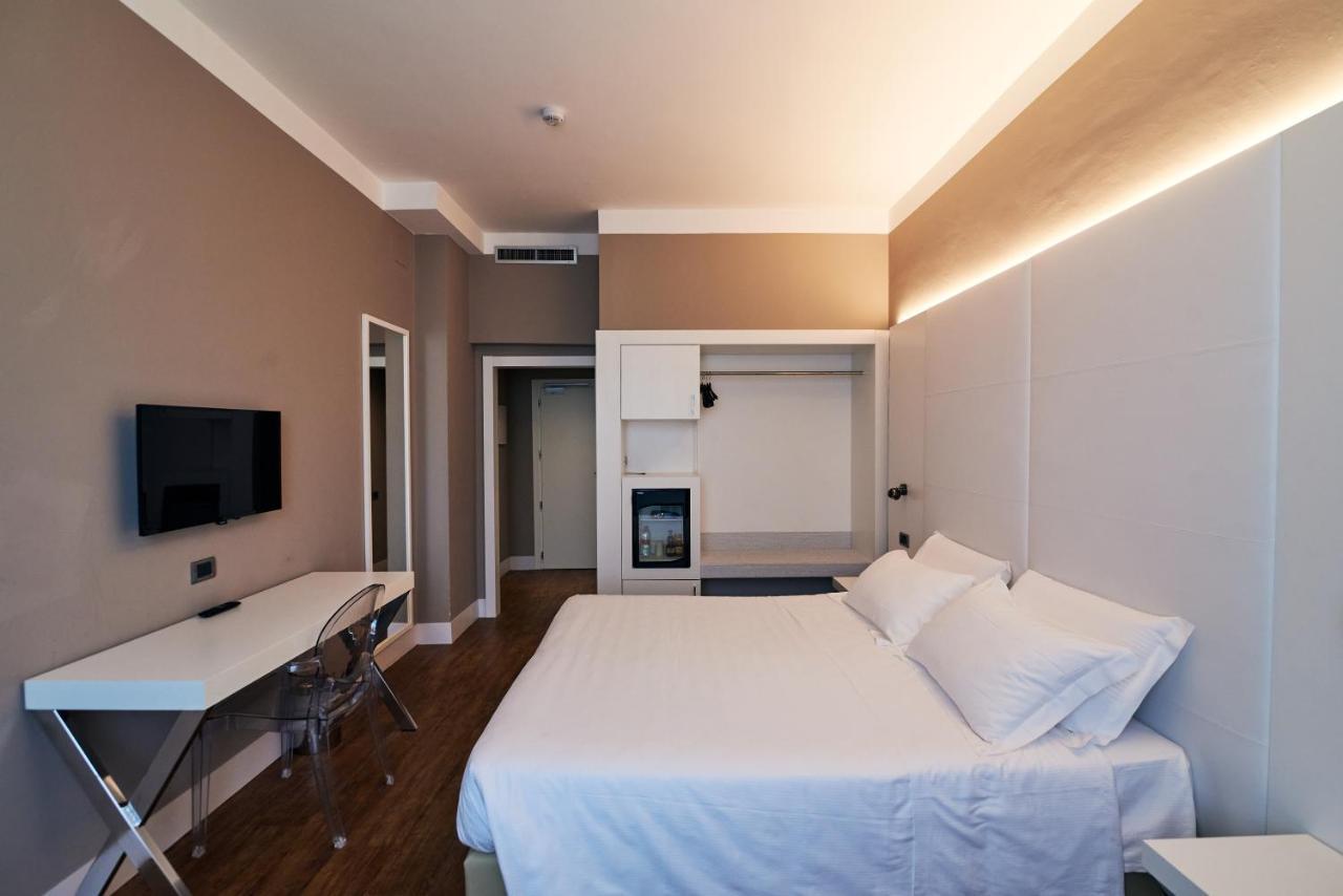 Hotel Poledrini โฟลีโญ ภายนอก รูปภาพ