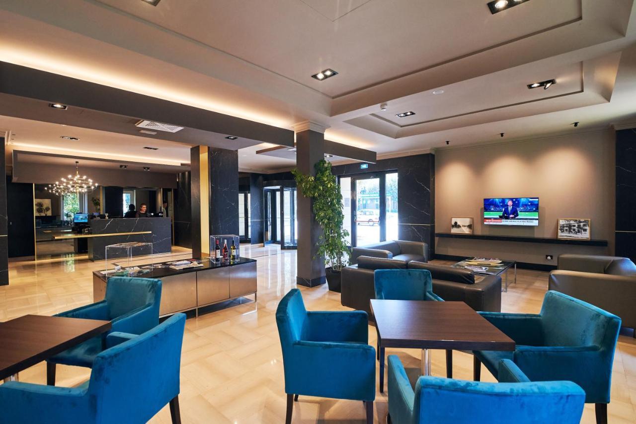 Hotel Poledrini โฟลีโญ ภายนอก รูปภาพ